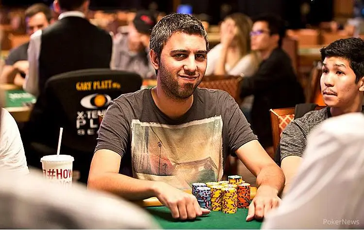 מיהו אסי משה, גאון הפוקר הישראלי בעל 4 צמידי אליפות עולם? גלו את הסודות, סגנון המשחק והסיפור המרתק של אחד המקצוענים השקטים בתחום.